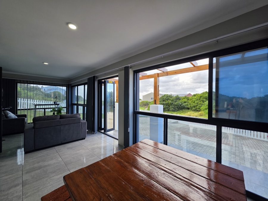 4 Bedroom Property for Sale in Paradise Beach Eastern Cape